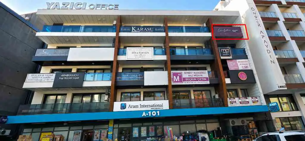KUŞADASI ŞEHİR MERKEZİ YAZICI OFFICE’TE TAM DONANIMLI 2+1 SATILIK OFİS