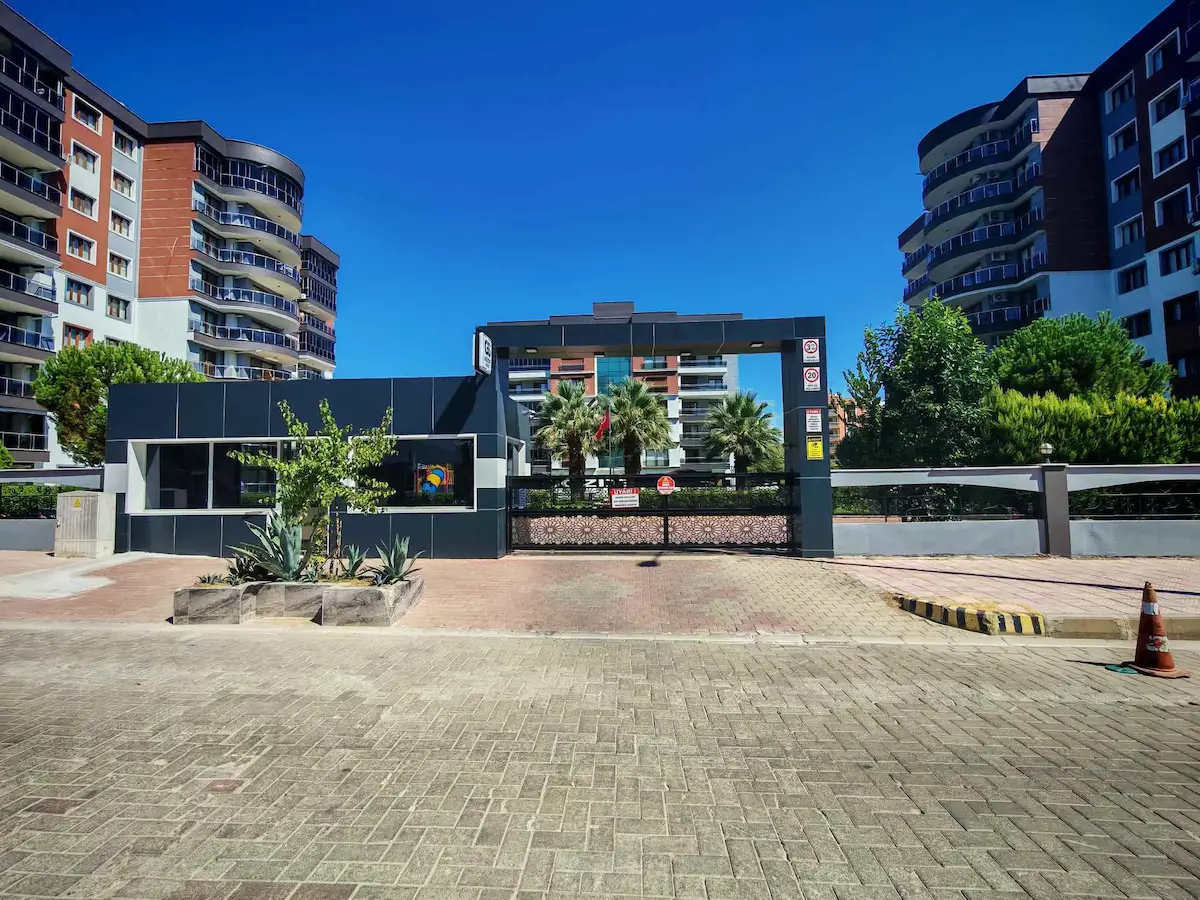 MANİSA GÜZELYURT'TA GÜVENLİ SİTE İÇERİSİNDE 3+1 KİRALIK FERAH DAİRE
