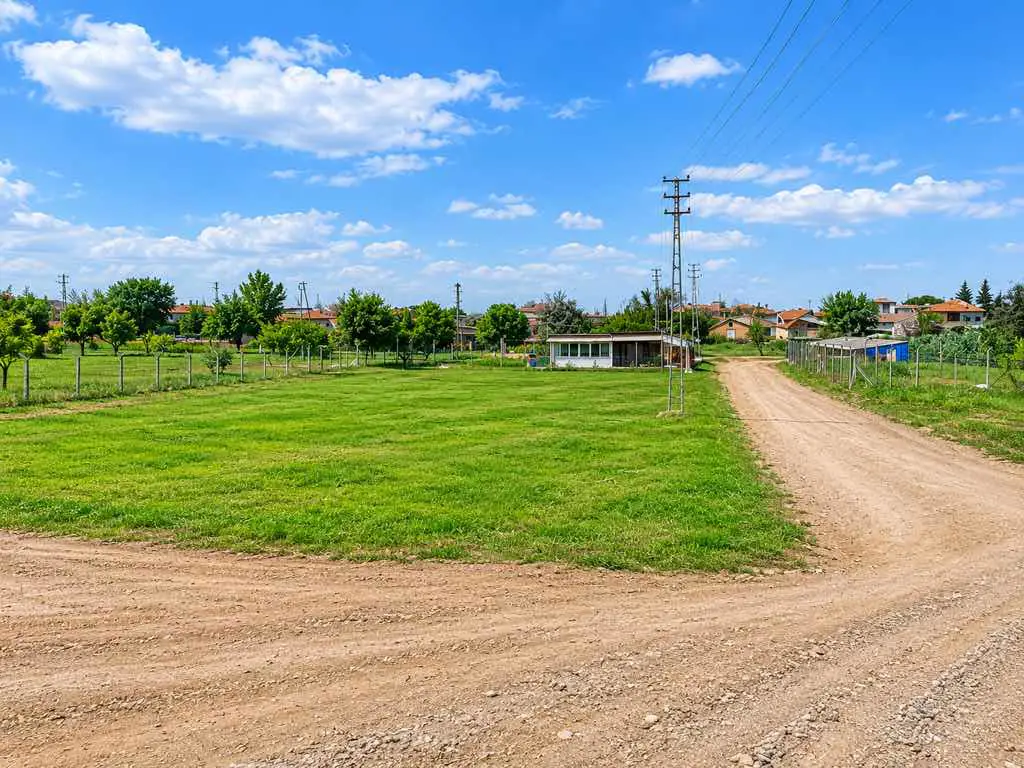 KARAASLAN ÜZÜMCÜ’DE 547 M² KONUT İMARLI, 2 KAT İMARLI VİLLALIK ARSA