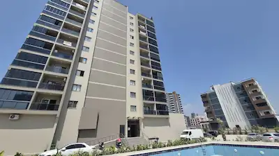 REMAX RİNA'DAN KUYULUKTA HAVUZLU SİTE İÇERİSİNDE 1+1