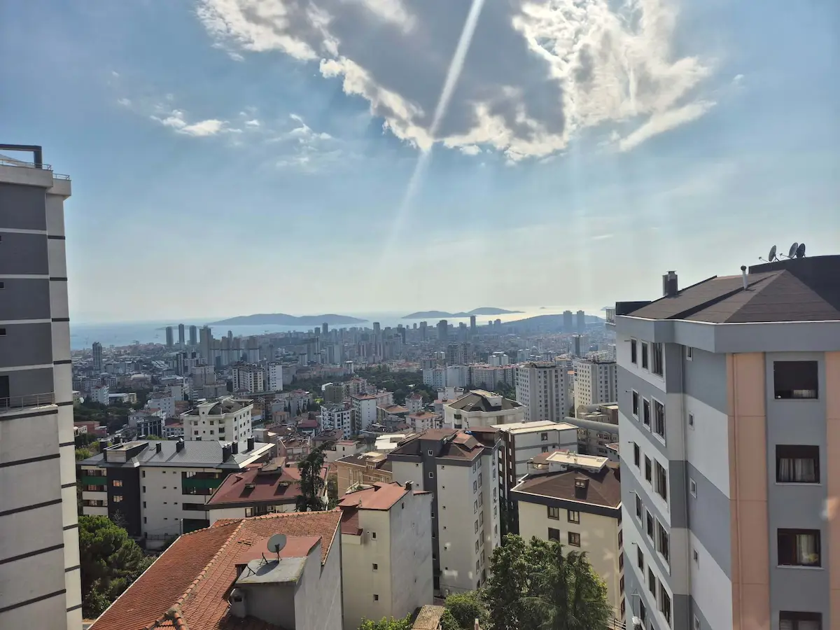 YAKACIK DENİZ VE ŞEHİR MANZARALI 3+1 SATILIK DAİRE