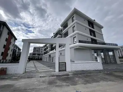 UYDUKENT SELÇUKLU CADDE ÜZERİ EŞYALI KİRALIK 2+1 DAİRE