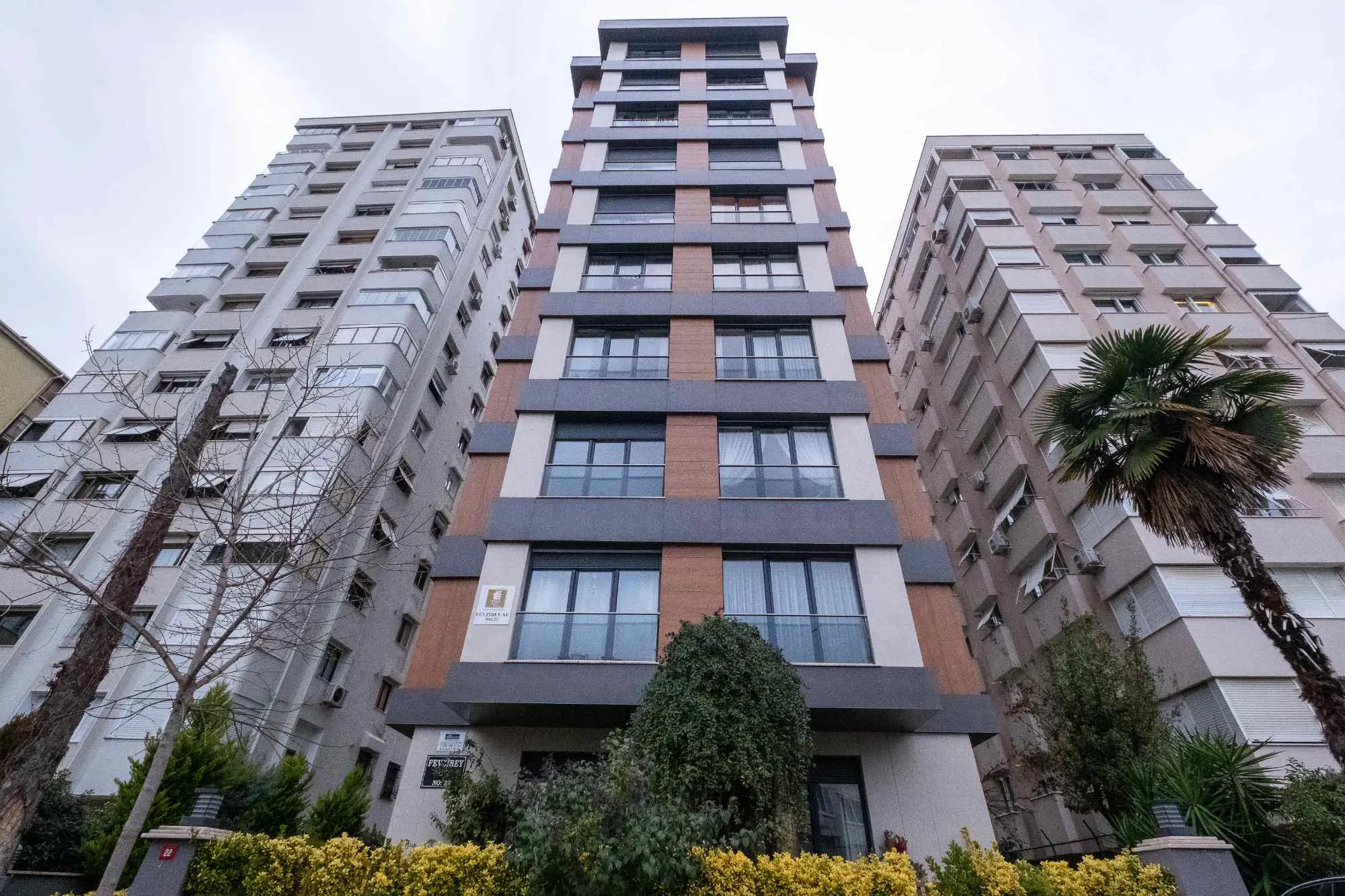 FENERYOLU BAĞDATA 2.PARALEL YENİ BİNA 140 M2 NET 4+1 BAHÇE KATI
