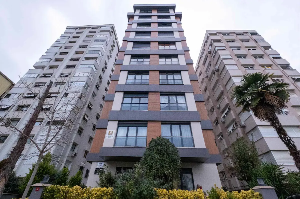 FENERYOLU BAĞDATA 2.PARALEL YENİ BİNA 140 M2 NET 4+1 BAHÇE KATI