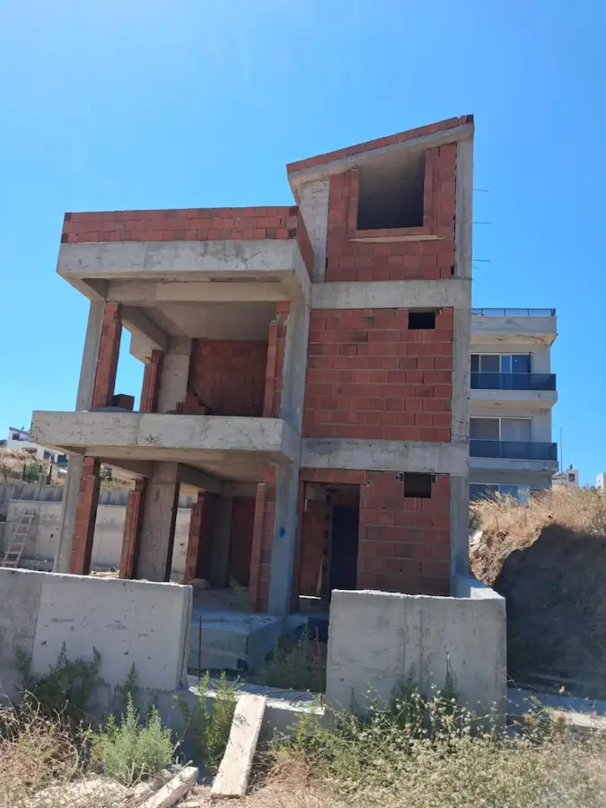 İZMİR KARABURUN MORDOĞAN’DA DENİZ MANZARALI SATILUK 4+1 NA TAMAM VİLLA