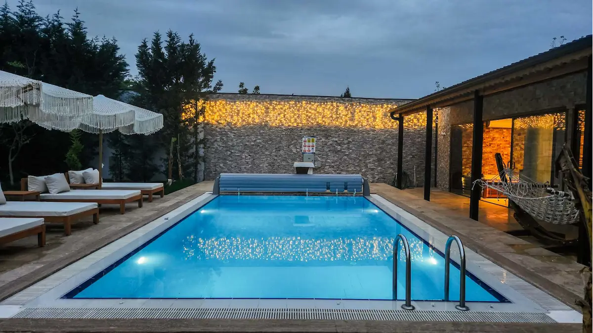 KARTEPE'DE MÜSTAKİL HAVUZLU KORUNAKLI KAT MÜLKİYETLİ 2+1 VİLLA