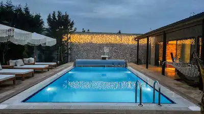 KARTEPE'DE MÜSTAKİL HAVUZLU KORUNAKLI KAT MÜLKİYETLİ 2+1 VİLLA