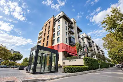 REMAX BEYAZ FSM BULVARI BULVAR 224' DE KİRALIK 3+1 OFİS