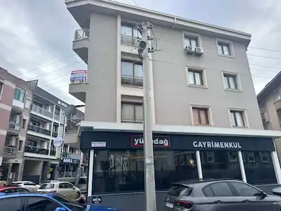 REMAX ARMA'DAN BUCA KURUÇEŞME MH' DE BALKONLU EŞYALI 1+1