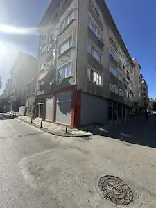 HASANPAŞADA ANA CADDEYE YAKIN İŞLEK KONUMDA KİRALIK DÜKKAN