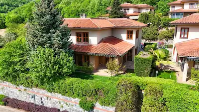 KASABANIN ŞERİFİNDEN ÇEKMEKÖY ÖMERLİ SIRAPINAR YAMAÇEVLER İKİZ VİLLA