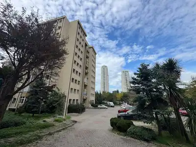 ATAŞEHİR KÜÇÜKBAKKALKÖY YAKAMOZ SİTESİ’NDE SATILIK 2+1 DAİRE
