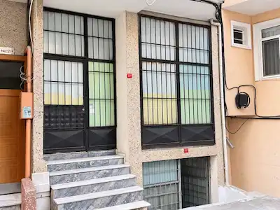 İZZETPAŞA DENİZ SOKAK’TA ANA CADDEYE YAKIN 130 M² KİRALIK DÜKKAN