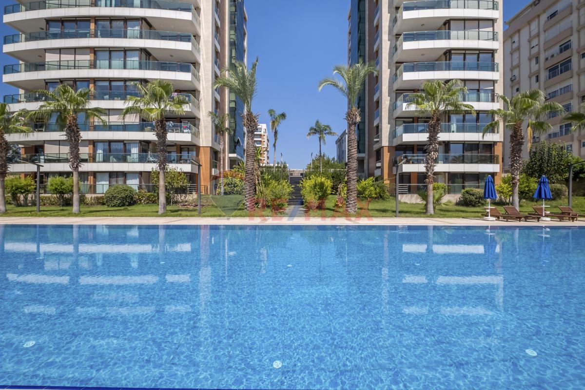 HÜSEYİN ÇELİK'ten MAKİ EVLERİ 1'de MUHTEŞEM MANZARALI 4+1 DAİRE