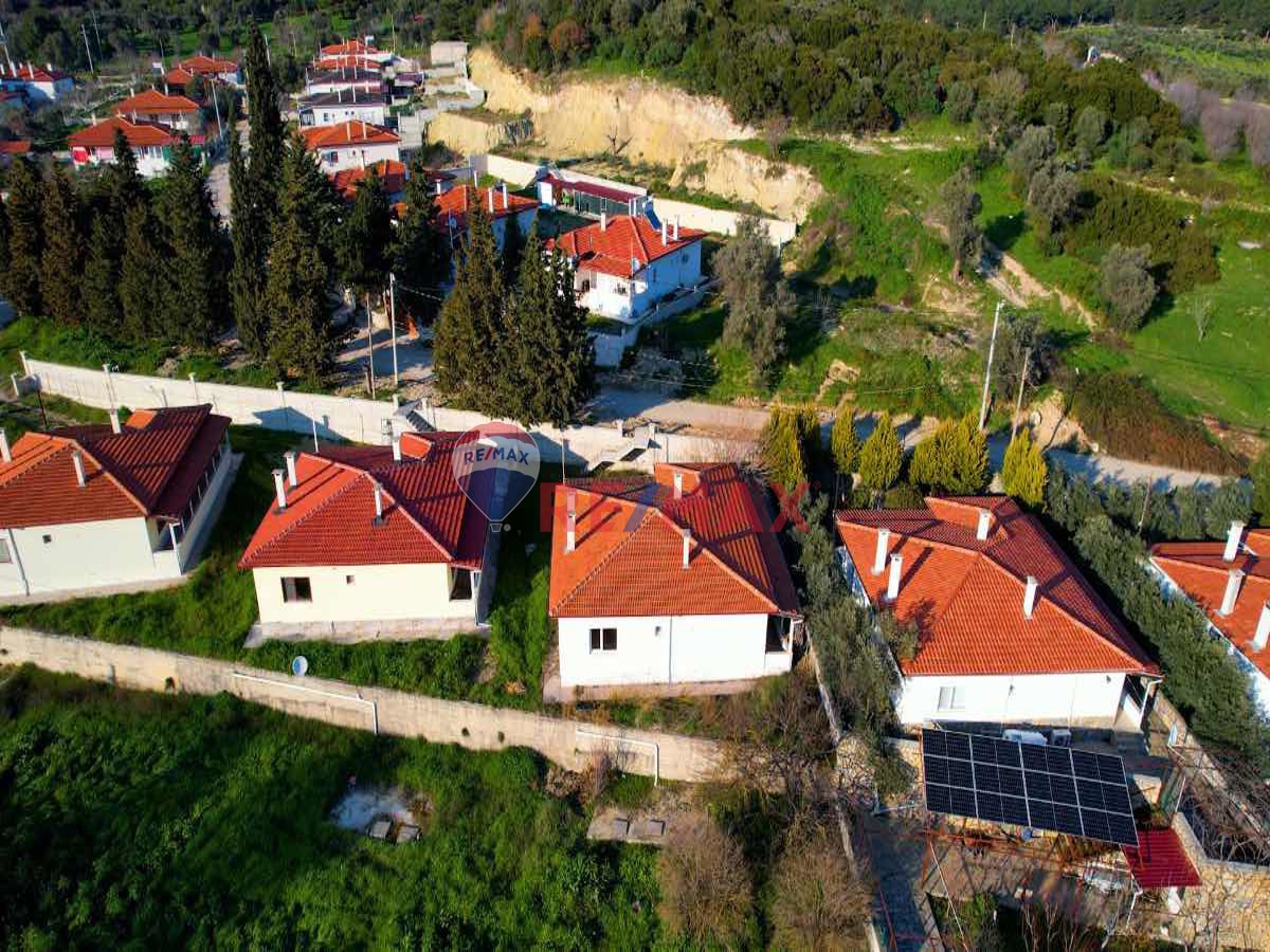 URLA KUŞÇULAR'DA MÜKEMMEL KONUMDA 901 M2 ARSA IÇINDE SATILIK MÜSTAKIL EV