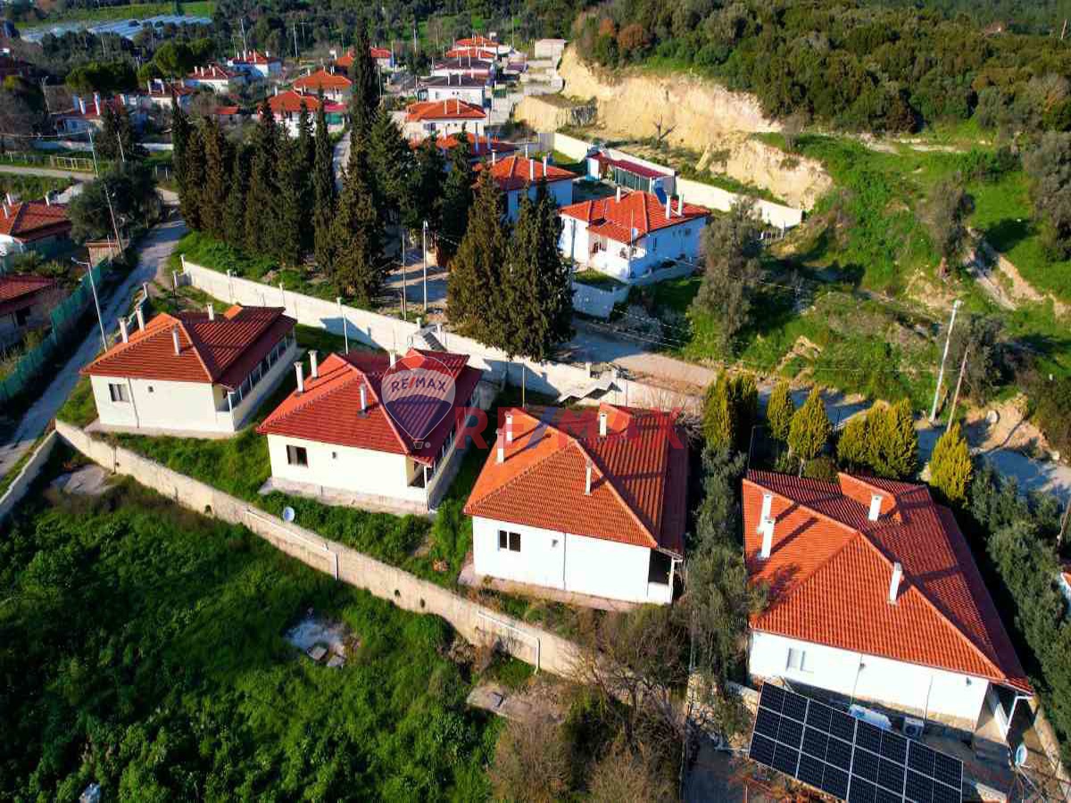URLA KUŞÇULAR'DA MÜKEMMEL KONUMDA 901 M2 ARSA IÇINDE SATILIK MÜSTAKIL EV