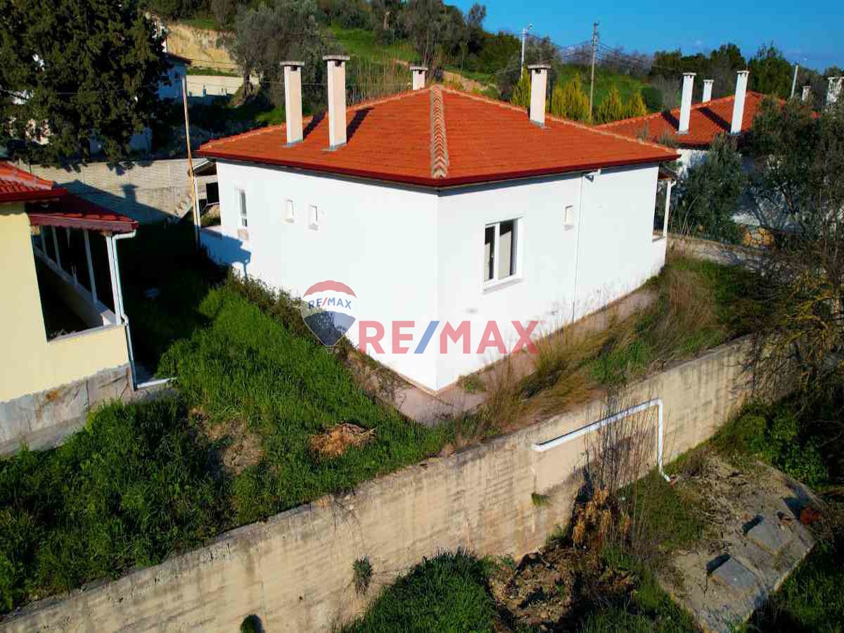 URLA KUŞÇULAR'DA MÜKEMMEL KONUMDA 901 M2 ARSA IÇINDE SATILIK MÜSTAKIL EV