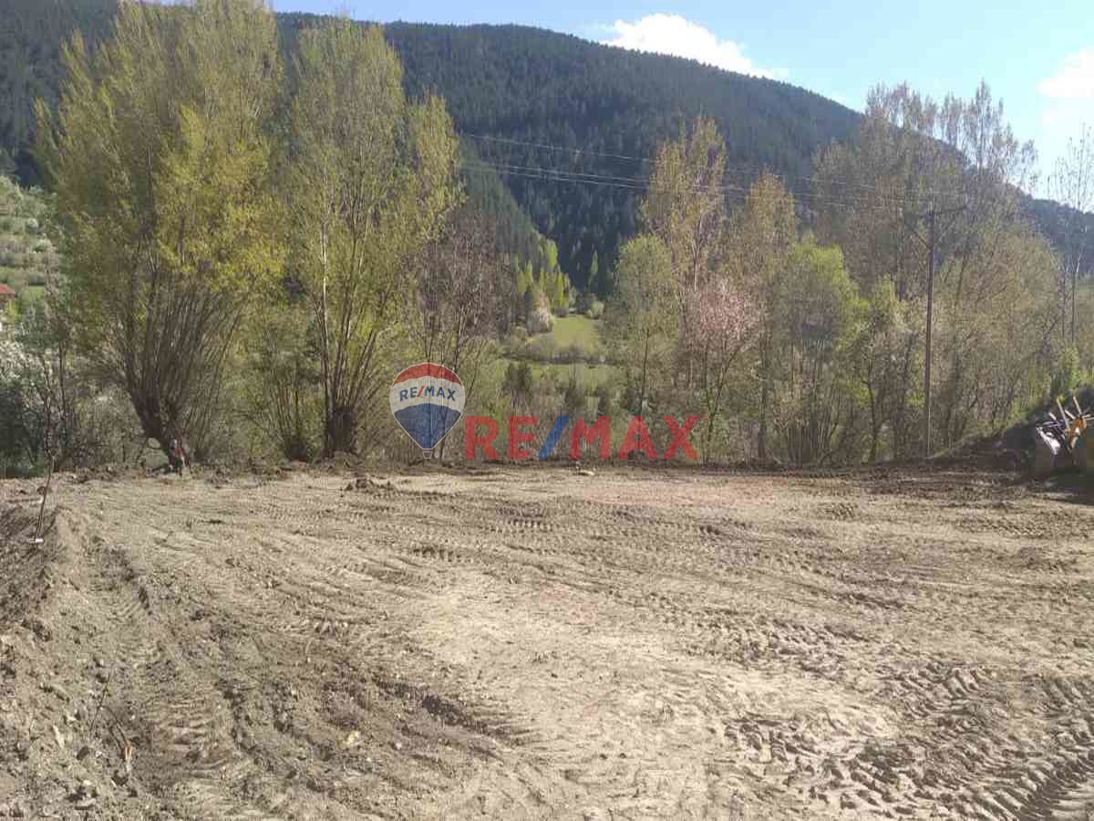 ILGAZ KAYAK MERKEZLERI YAKINI TEK TAPU 1.680 M² ARSA