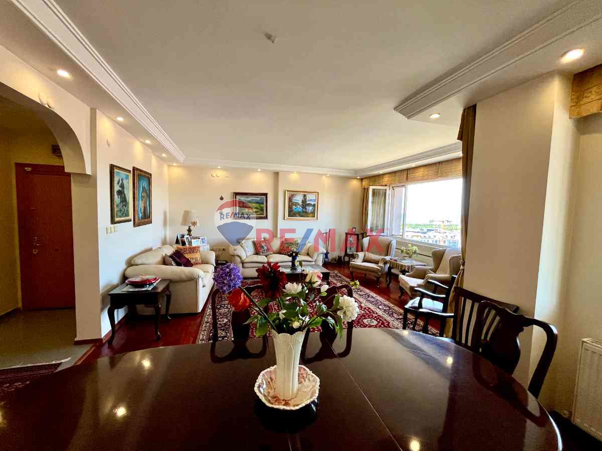 MALTEPE FEYZULLAH MAHALLESİ ADAKENT SİTESİNDE 5+2 SATILIK DENİZ MANZARALI DUBLEKS