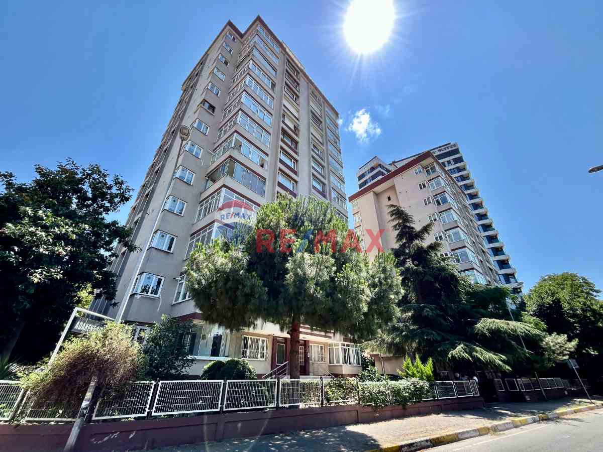 MALTEPE FEYZULLAH MAHALLESİ ADAKENT SİTESİNDE 5+2 SATILIK DENİZ MANZARALI DUBLEKS