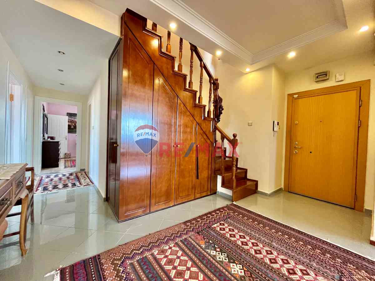 MALTEPE FEYZULLAH MAHALLESİ ADAKENT SİTESİNDE 5+2 SATILIK DENİZ MANZARALI DUBLEKS