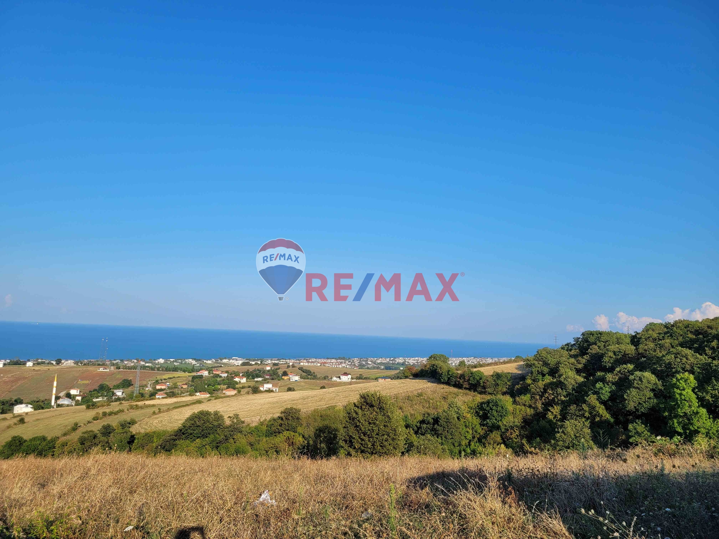 REMAX SEVCAN GÜRLEVİKTEN TAŞKELİKTE DENİZ MANZARALI SATILIK ARSA