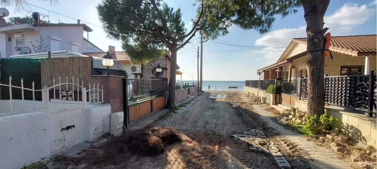 ALIAĞA ŞAKRAN'DA DENIZE 30 M | TEK TAPU - 2 MÜSTAKIL EV | KAÇIRILMAYACAK SAHIL YATIRIMI