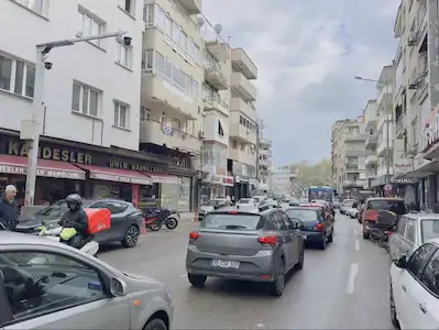 ŞİRİNYER MENDERES CADDESİ ÜZERİ SATILIK 160M2 DAİRE