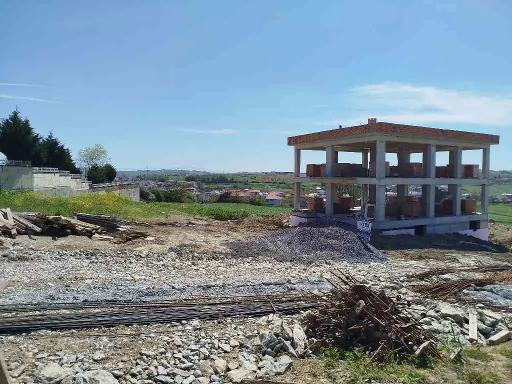 REMAX  VİRA YEŞİM KARA'DAN 467 M2 KONUT İMARLI ARSA