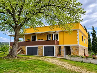 MANİSA GÖRDES YOLA CEPHE 52.500M2 SATILIK ÇİFTLİK EVİ