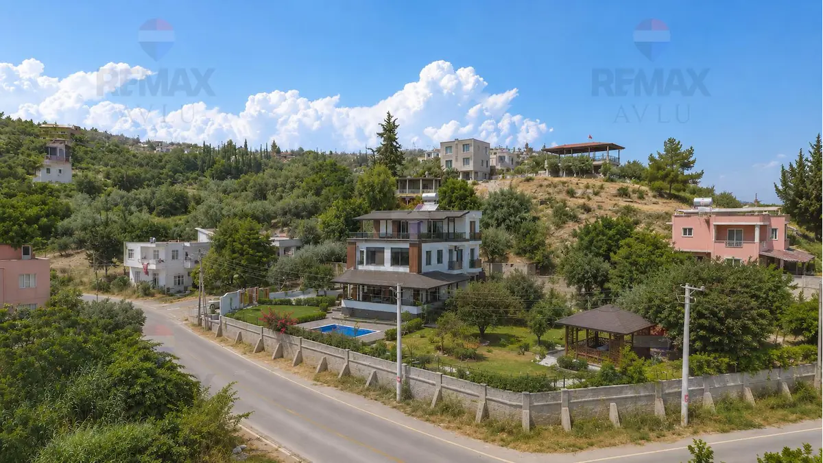 REMAX AVLU'DAN BULUKLU’DA 1344 M² ARSA ÜZERİNDE SATILIK VİLLA