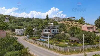 REMAX AVLU'DAN BULUKLU’DA 1344 M² ARSA ÜZERİNDE SATILIK VİLLA 