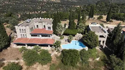 AYVALIK KARAAĞAÇ'TA SATILIK PRESTİJLİ MALİKANE