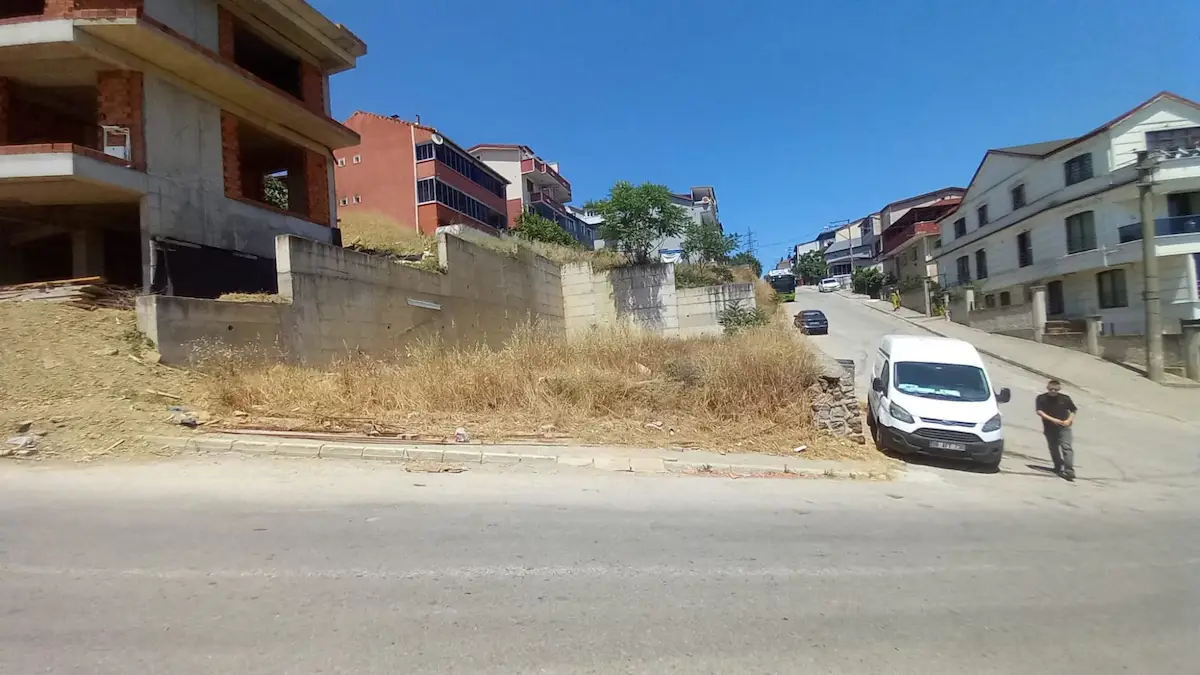 REMAX DELUXE'DEN KABAOĞLUNDA SATILIK ARSA