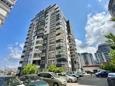 1001 EVLER SİTESİNDE ÖN CEPHE DENİZ MANZARALI SIFIRA YAKIN 3+1 DAİRE