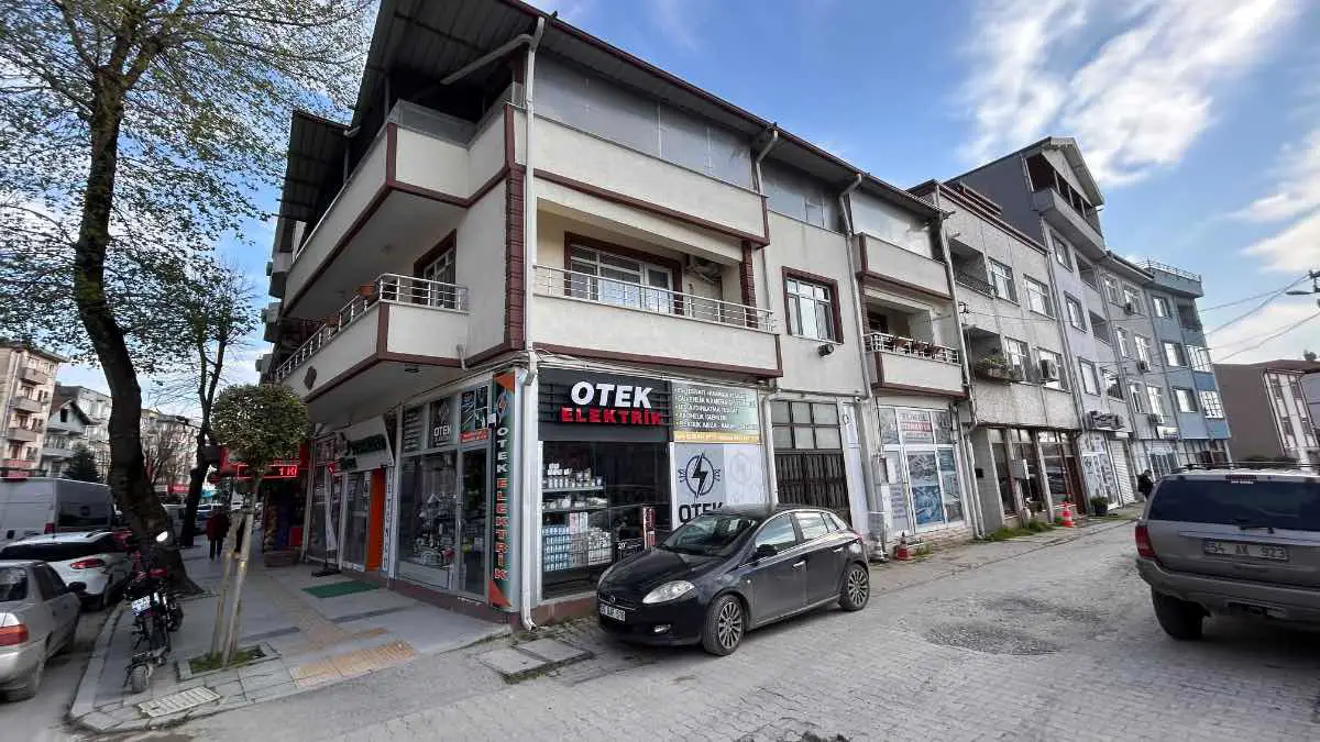 REMAX MAVIDEN ADAPAZARI ÇUKURAHMEDİYE’DE MERKEZİ KONUMDA SATILIK İŞYERİ