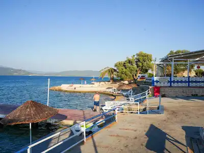 DENİZ'E KOMŞU SİTEDE TEK KATLI SATILIK YAZLIK