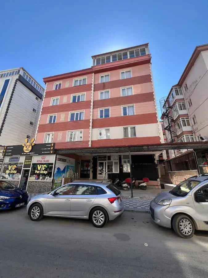 *ERENLER’DE MERKEZI KONUMDA TICARI RUHSATLI SATILIK KOMPLE BINA*