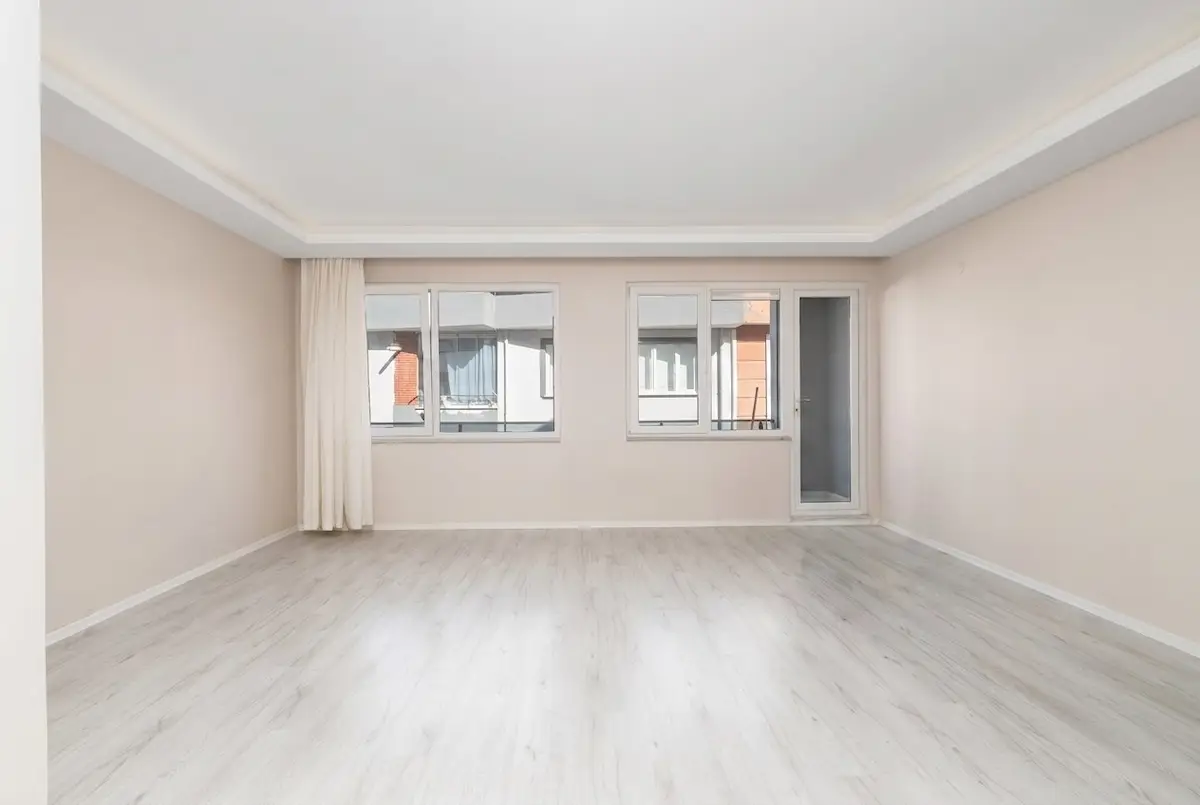 REMAX AREA DAN İHSANIYE MERKEZI KONUMDA KIRALIK ARAKAT 2+1 DAIRE