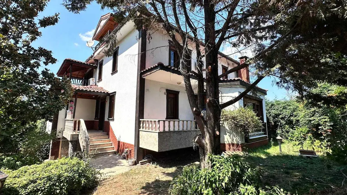 GÖLCÜK YAZLIK'TA TİCARİ'YE UYGUN 7+3 KİRALIK MÜSTAKİL VİLLA