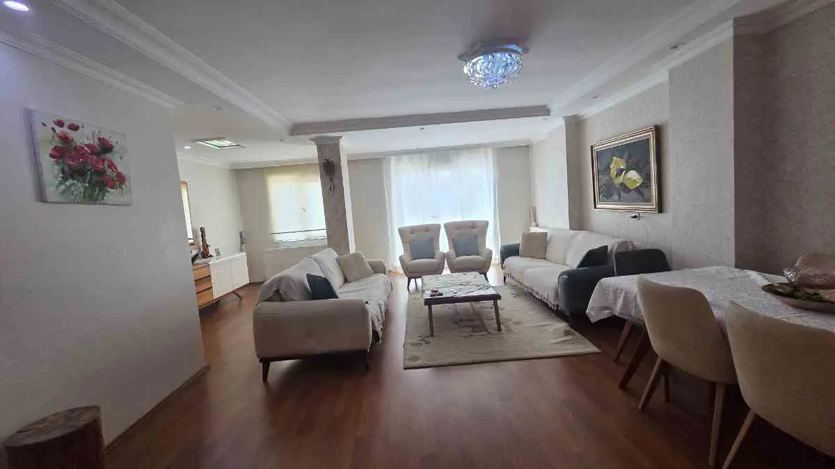 AVCILAR DENİZKÖŞKLER’DE 3+2 GENİŞ 230 M² DAİRE | DOĞU-GÜNEY CEPHE | BALKONLU