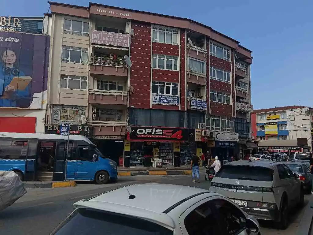 REMAX VİRA'DAN ADAPAZARI’NDA 4+1, 140 M² NET, EŞYALI, EN ÜST KAT & 3 CEPHELİ SATILIK DAİRE