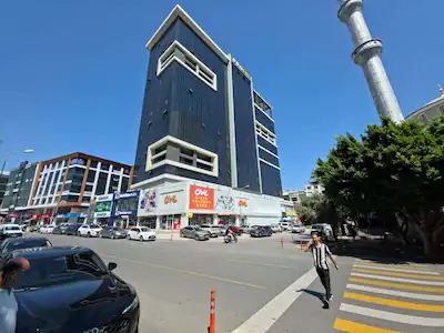 RE/MAX RİNA’DAN ADLİYE KARŞISINDA ÇİFT CEPHELİ GÜNEY-DOĞU CEPHE OFİS