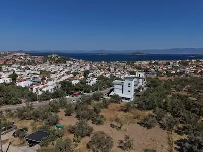 AYVALIK SAHİLKENTTE, DENİZ MANZARALI SATILIK İMARLI ARSA
