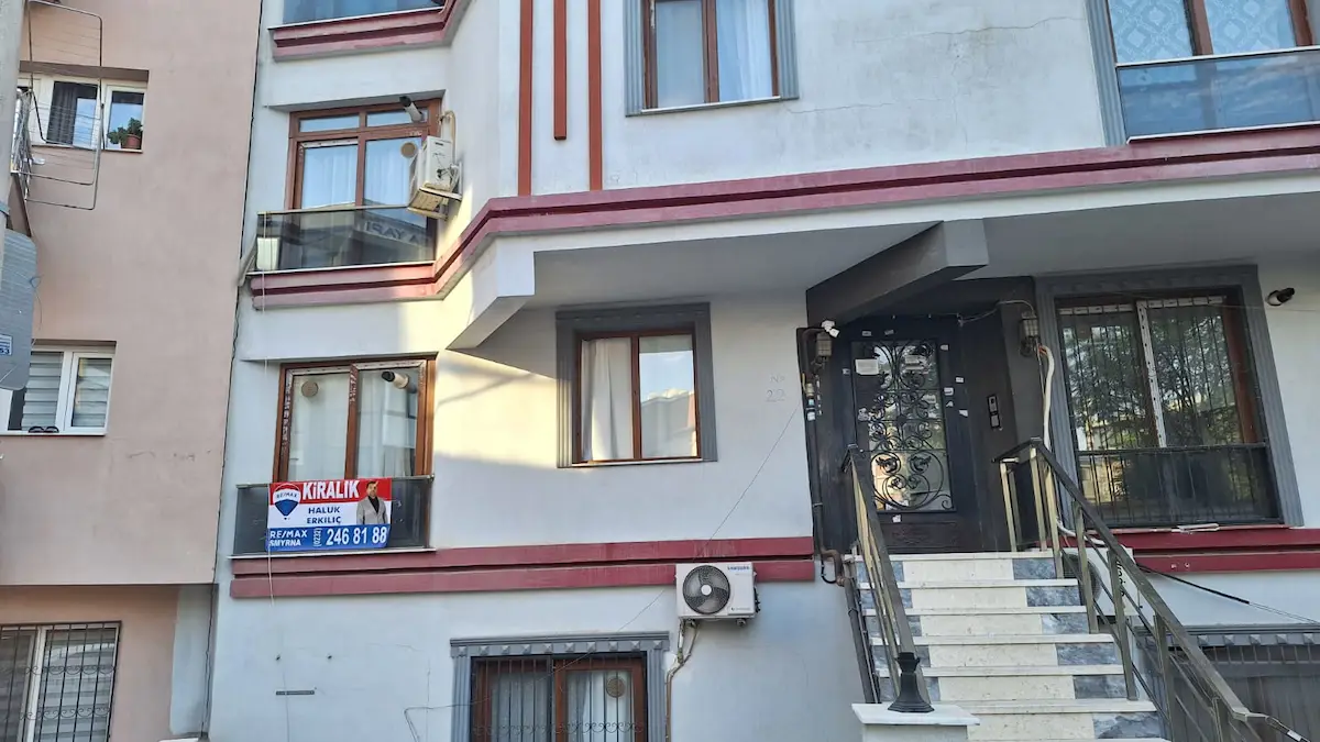 BUCA DEÜ'SINE YÜRÜME MESAF. KIRALIK EŞYALI D.GAZLI 1+1 DAIRE