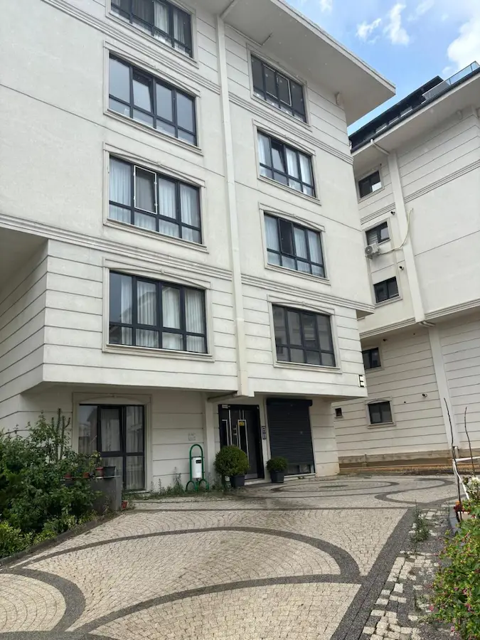 BURHANIYE MAHALLESI'NDE KİRALIK 2+1 DAİRE