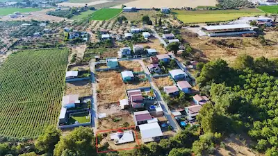 SATILIK KARACAAĞAÇ KÖYÜNDE KÖŞE PARSEL TARLA