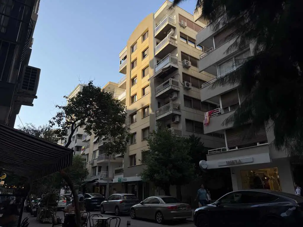 TEOK'TAN | GÜL SOKAK'TA OTOPARKLI SATILIK 3+1 GENİŞ DAİRE