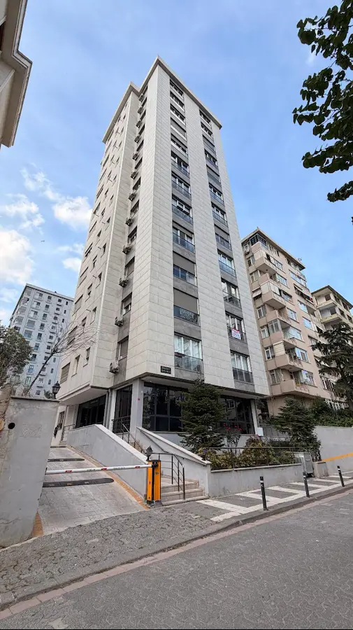GÖZTEPE'NIN KALBINDE, MERKEZI, KULLANIŞLI 2+1 SATILIK DAIRE