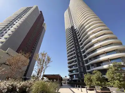 NEVA YALI KESİNTİSİZ DENİZ MANZARALI 2+1 SATILIK DAİRE